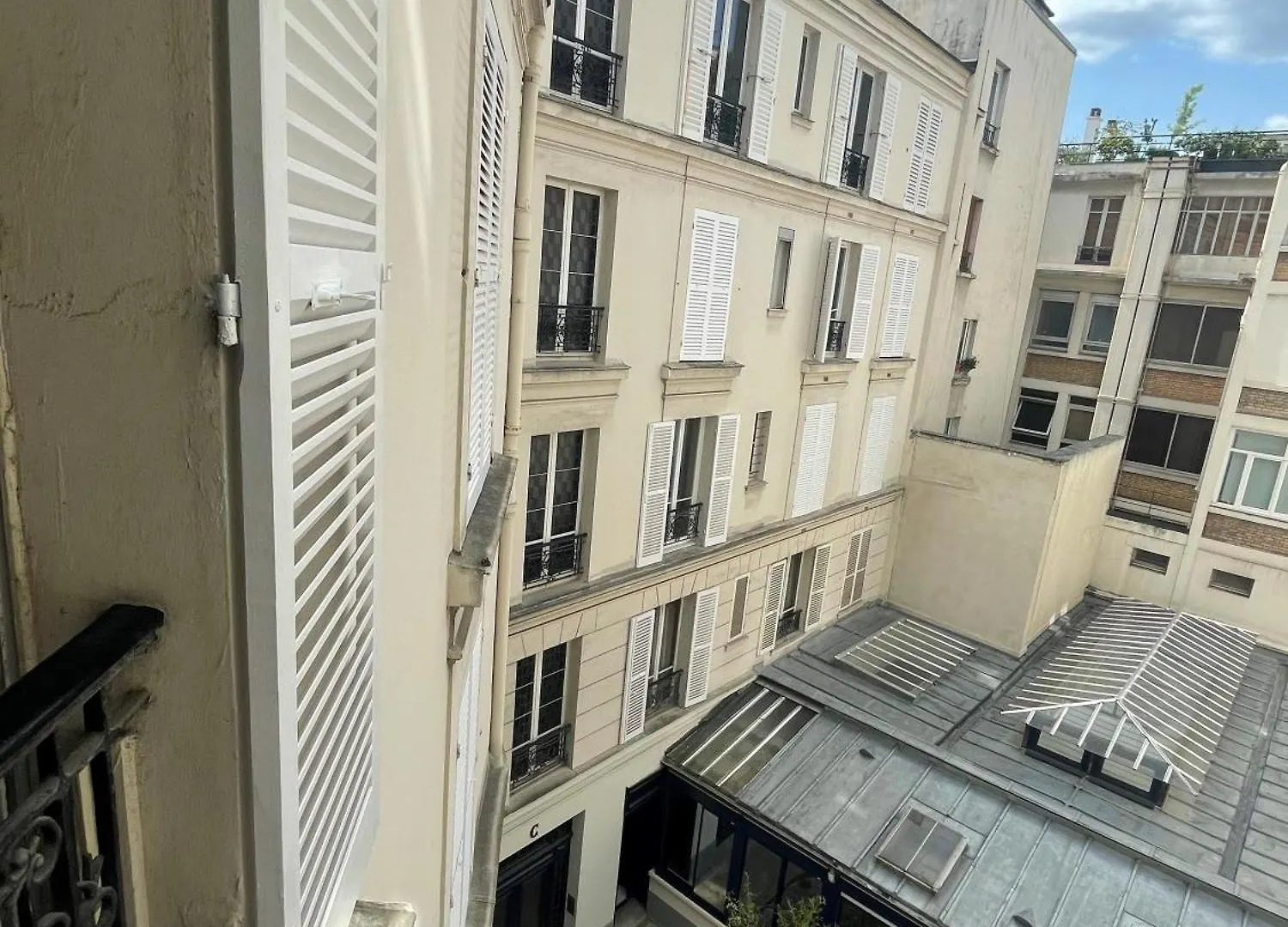 Apartment Spatious Charming Parisian Flat